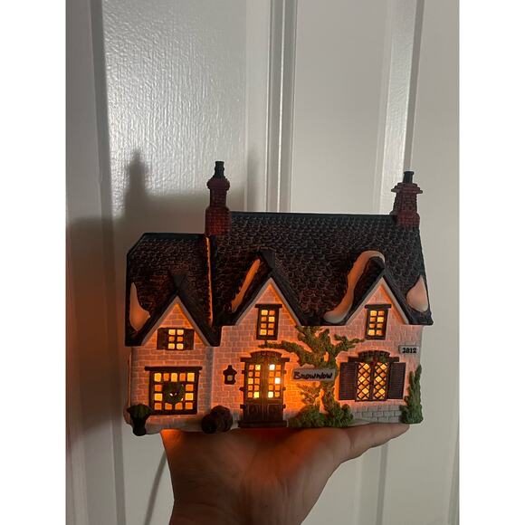 Department 56 Brownlow House Dickens Village - Picture 7 of 7